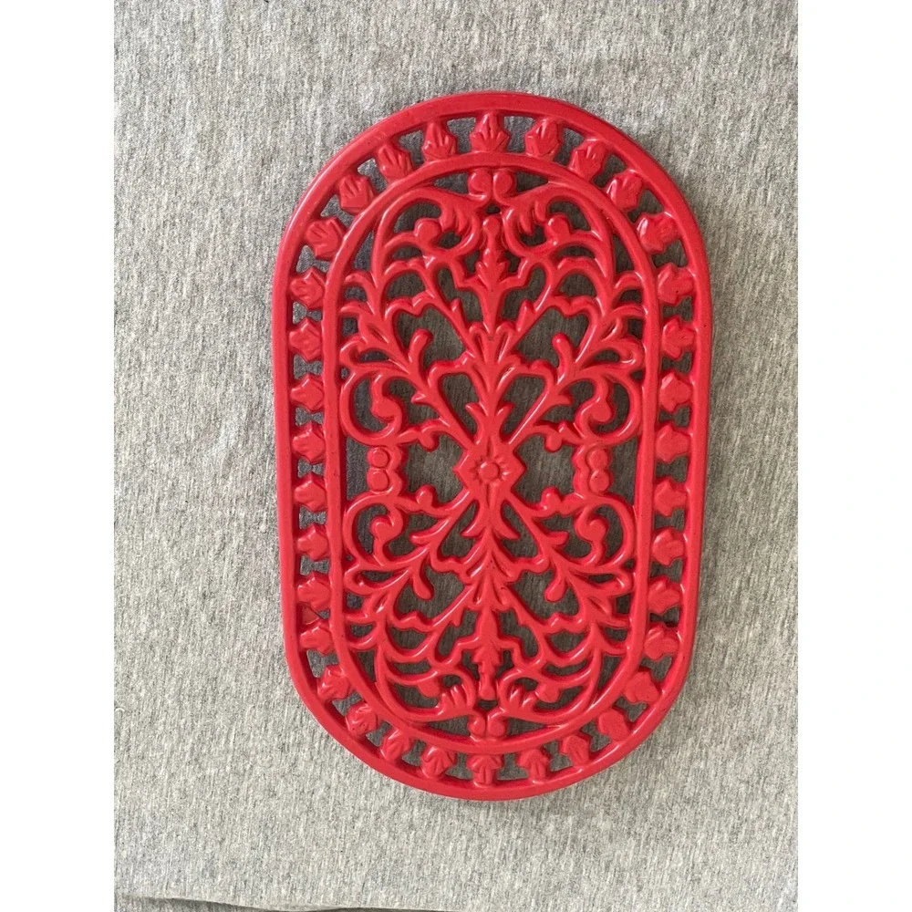 Unbranded Trivet Home OS Red Excellent Cast Iron Oval Filigree Scrollwork Footed